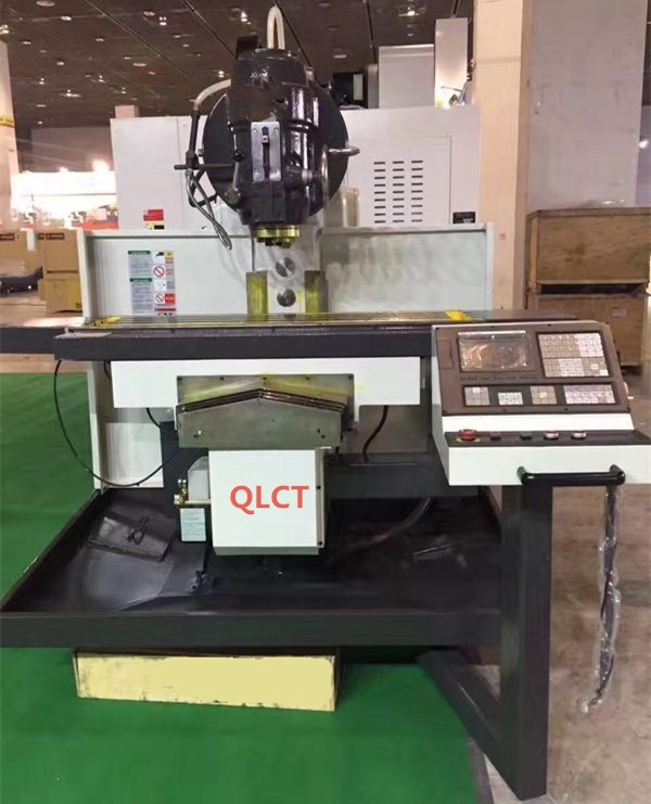  XK5040立式升降臺數(shù)控銑床